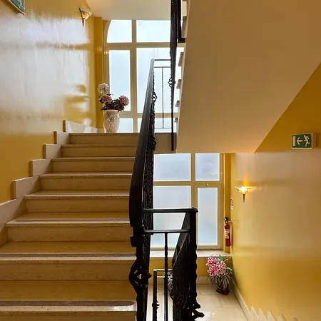 Bright روما