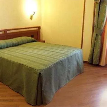 Bright Hotel 3*