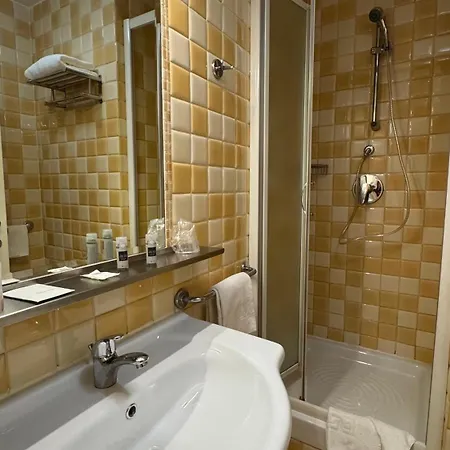 Bright Hotel 3*