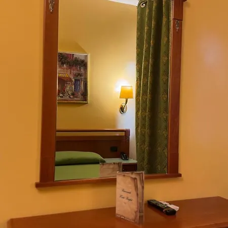 Bright Hotel Rom