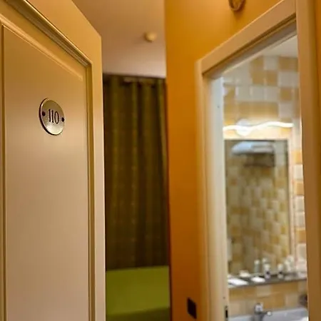Bright Hotel 3*